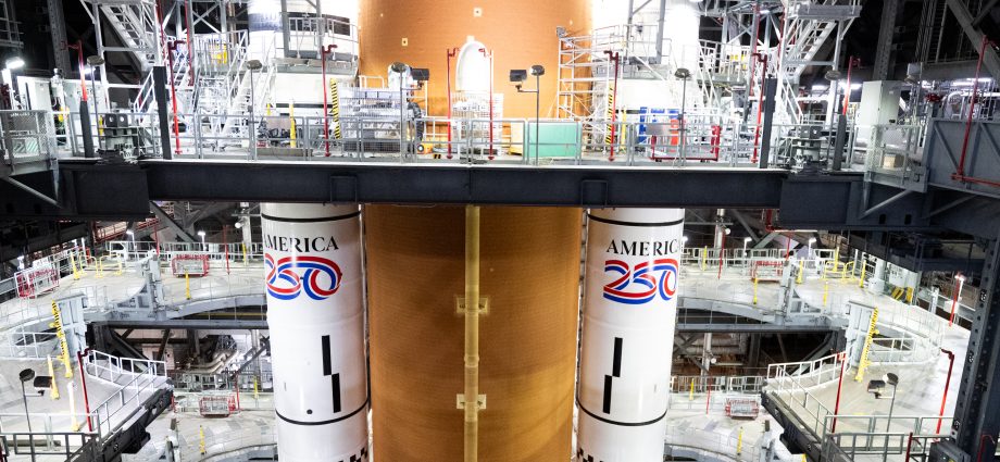 final-steps-underway-for-nasa’s-first-crewed-artemis-moon-mission