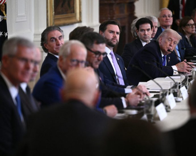 oil-executives-non-committal-to-the-traitor’s-venezuela-pitch-at-the-white-house