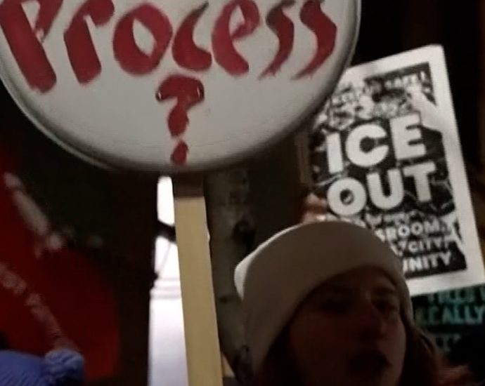 minneapolis-protesters-hold-noise-demonstration