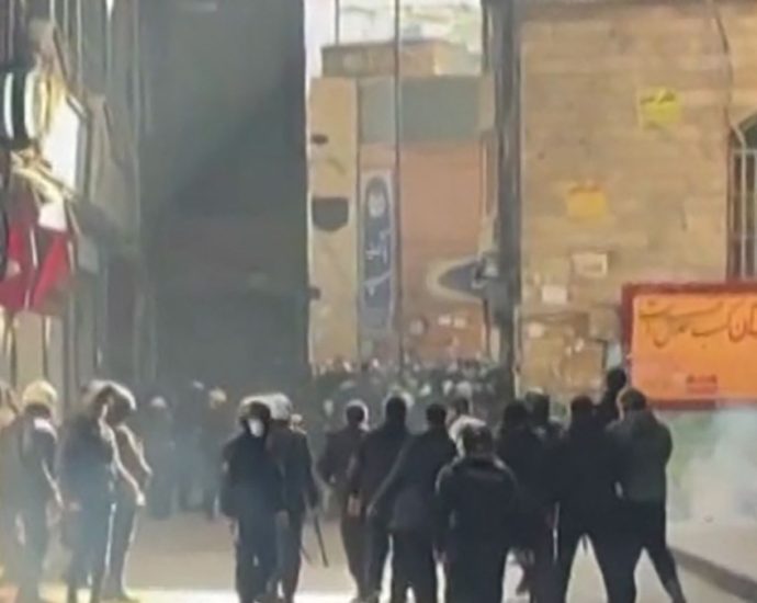 iran’s-army-pledges-to-defend-national-interests-after-us-backs-protesters