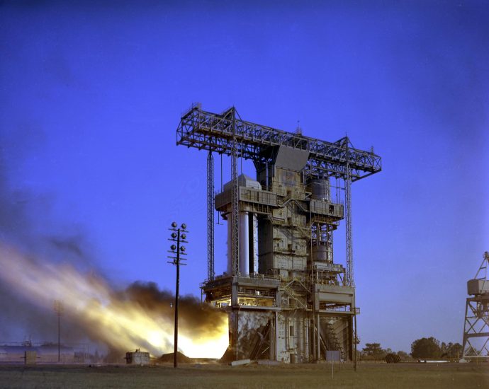 nasa-marshall-removes-2-historic-test-stands