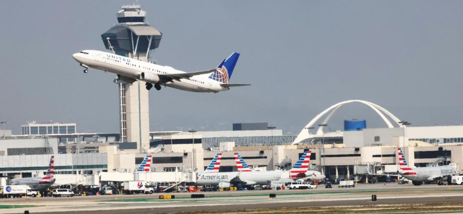 ‘doomsday-plane’-appearance-at-lax-sparks-online-worry