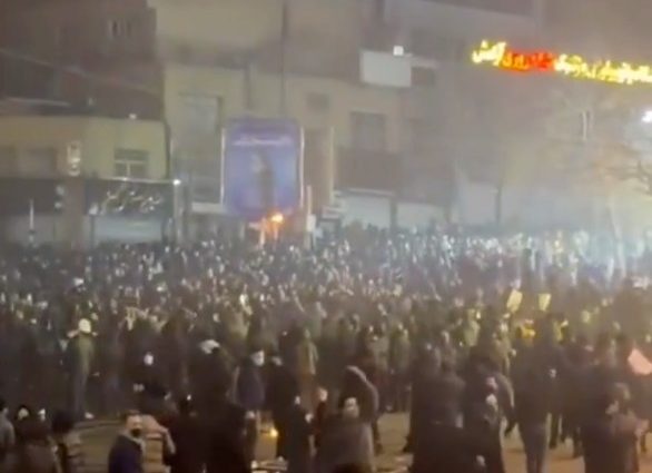 as-protests-rage,-iran-pulls-the-plug-on-contact-with-the-world