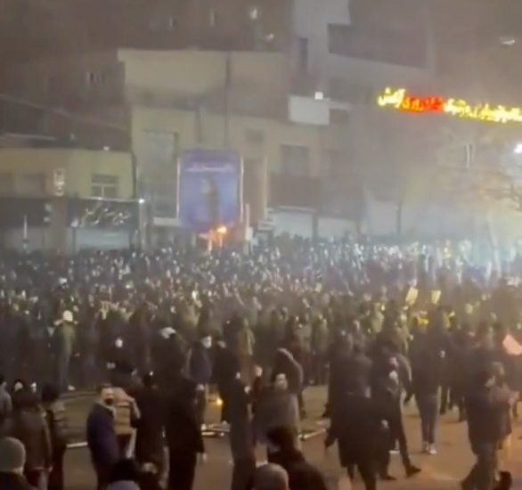 as-protests-rage,-iran-pulls-the-plug-on-contact-with-the-world