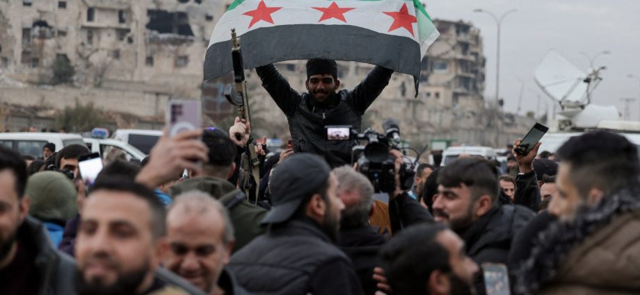 last-kurdish-led-sdf-fighters-leave-syria’s-aleppo-after-days-of-clashes