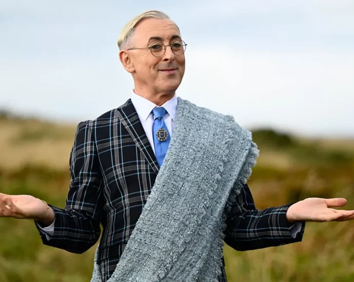 alan-cumming-on-forging-his-own-path-and-why-‘the-traitors’-queer-aesthetic-resonates