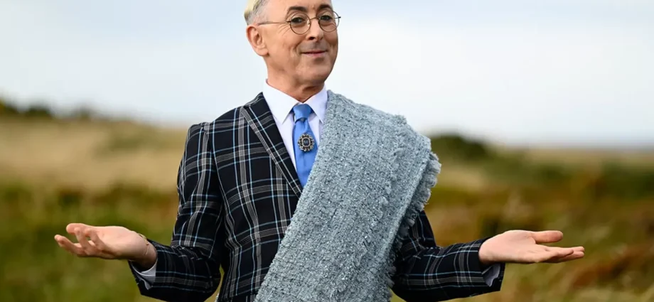 alan-cumming-on-forging-his-own-path-and-why-‘the-traitors’-queer-aesthetic-resonates