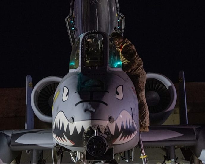 us-launches-new-retaliatory-strikes-against-is-in-syria-after-deadly-ambush