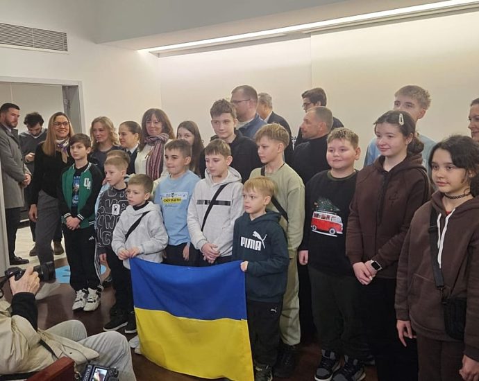 portugal-welcomes-ukrainian-mothers-and-children-in-‘remarkable’-civil-society-initiative