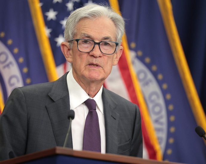 fed-chair-jerome-powell-says-he’s-being-investigated-by-doj
