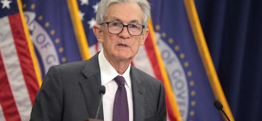fed-chair-jerome-powell-says-he’s-being-investigated-by-doj