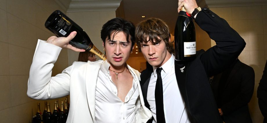 connor-storrie-and-hudson-williams-make-a-memorable-golden-globes-debut