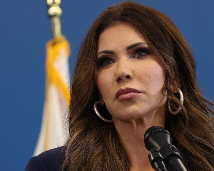 noem-defends-initial-comments-on-deadly-ice-shooting