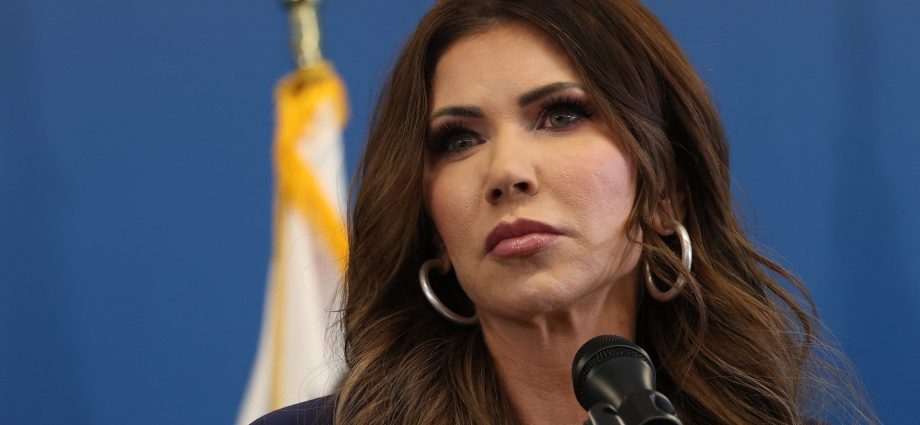 noem-defends-initial-comments-on-deadly-ice-shooting