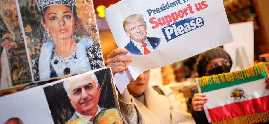 the-traitor-says-any-country-doing-business-with-iran-will-face-25-percent-tariff