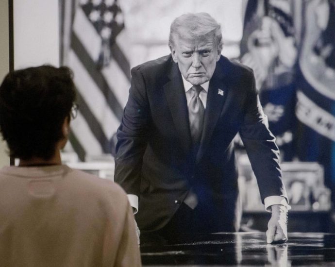 smithsonian-takes-down-label-mentioning-the-traitor’s-impeachments-at-national-portrait-gallery