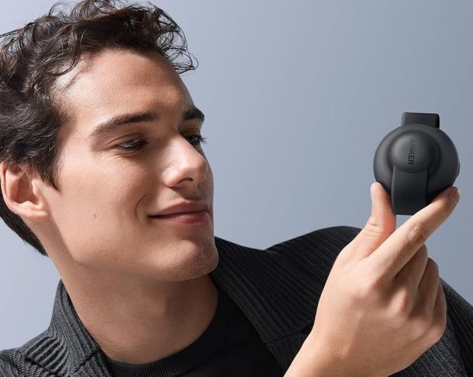 Anker’s adorably portable UFO-styled triple-charging pad is half off today