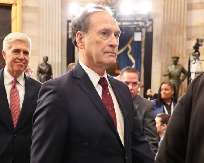 alito’s-recusal-in-oil-case-renews-questions-about-justice’s-investments