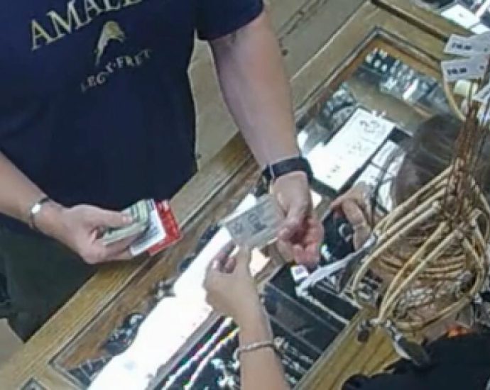 ex-navy-seal-planned-to-fire-explosives-at-police-at-san-diego-‘no-kings’-rally