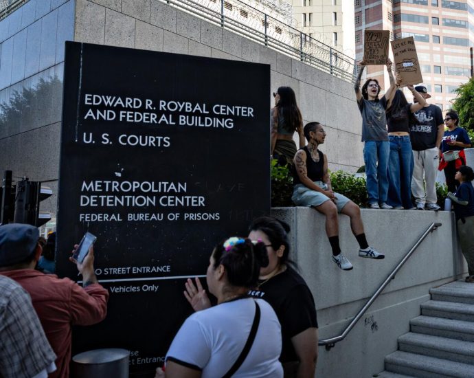 House Democrats challenge new Homeland Security order limiting lawmaker visits to immigration facilities