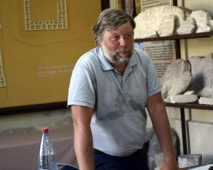 poland-extends-detention-of-hermitage-archaeologist-wanted-by-ukraine-for-crimea-looting