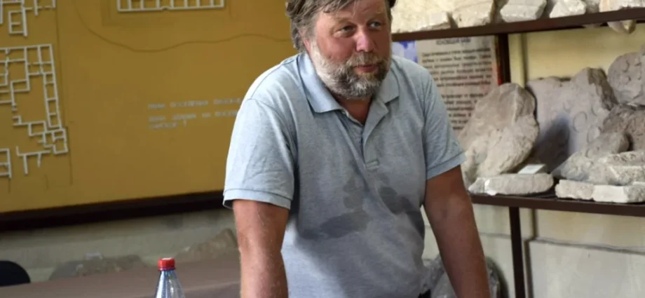 poland-extends-detention-of-hermitage-archaeologist-wanted-by-ukraine-for-crimea-looting