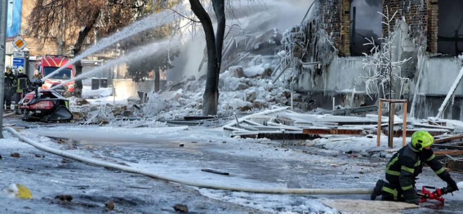 “moscow-is-not-choosing-diplomacy,-but-destruction-of-life”:-ukrainians-are-freezing-after-russian-attacks-amid-peace-talks