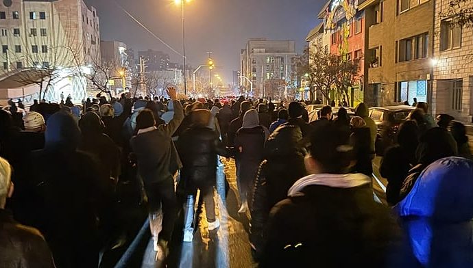 can-a-leaderless-revolution-really-succeed?-some-examples-from-other-countries