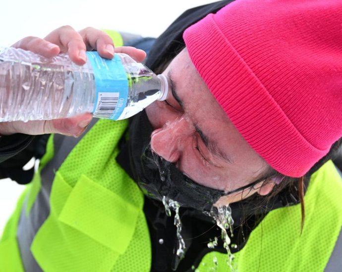 watching-out-while-watching-ice