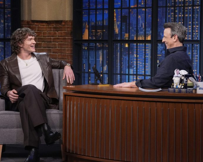 connor-storrie-breaks-late-night-and-proves-‘heated-rivalry’-is-tv’s-hottest-new-obsession