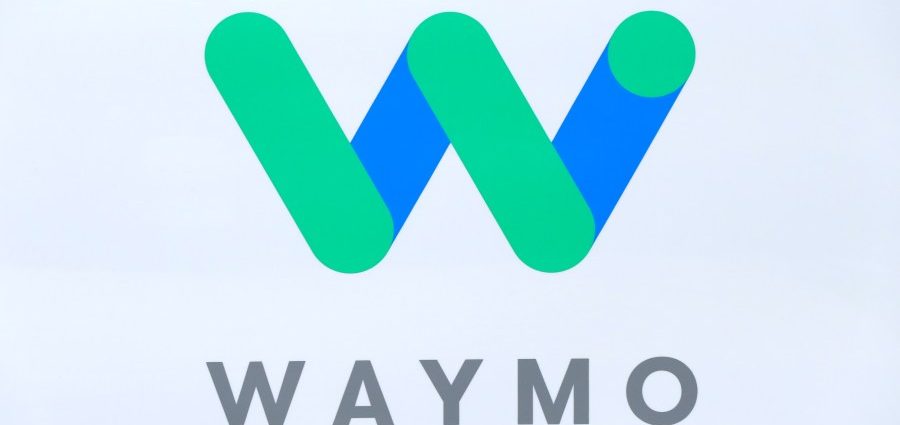 stopped-waymo-vehicle-on-light-rail-tracks-forces-rider-to-flee