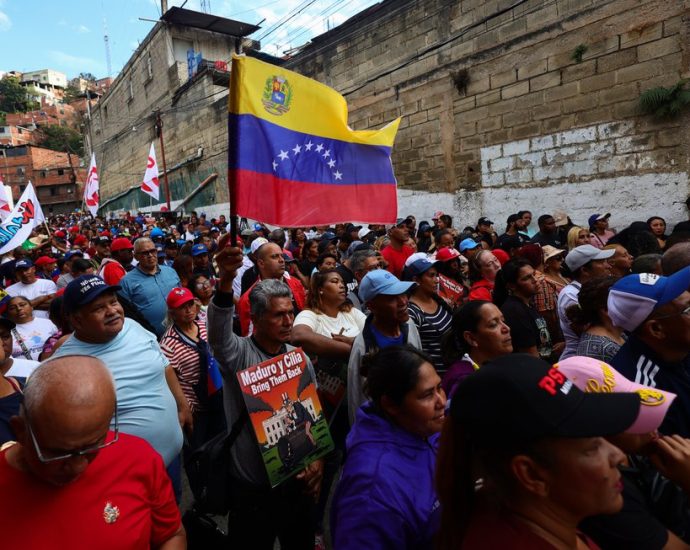 in-venezuela,-the-grassroots-readies-for-resistance