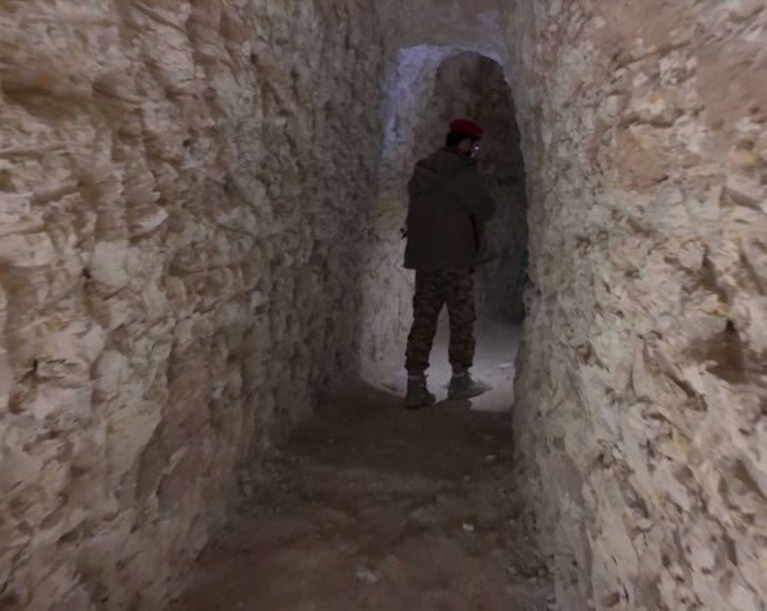 reporter-goes-inside-aleppo-tunnels-dug-by-sdf-fighters