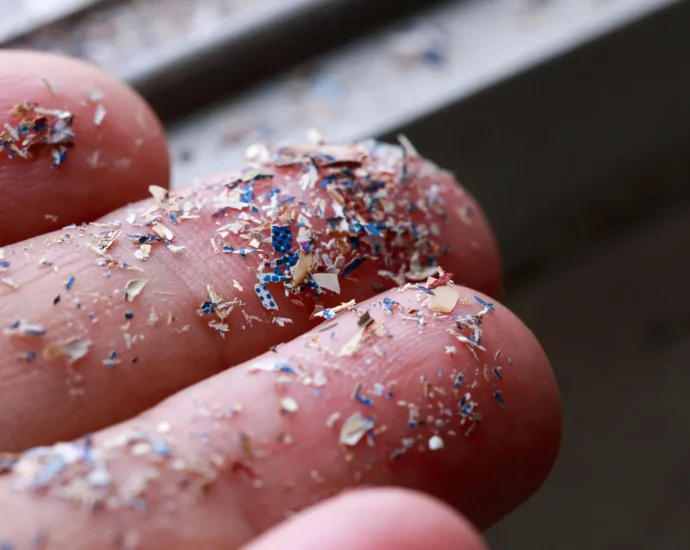 a-shocking-amount-of-plastic-is-floating-in-city-air