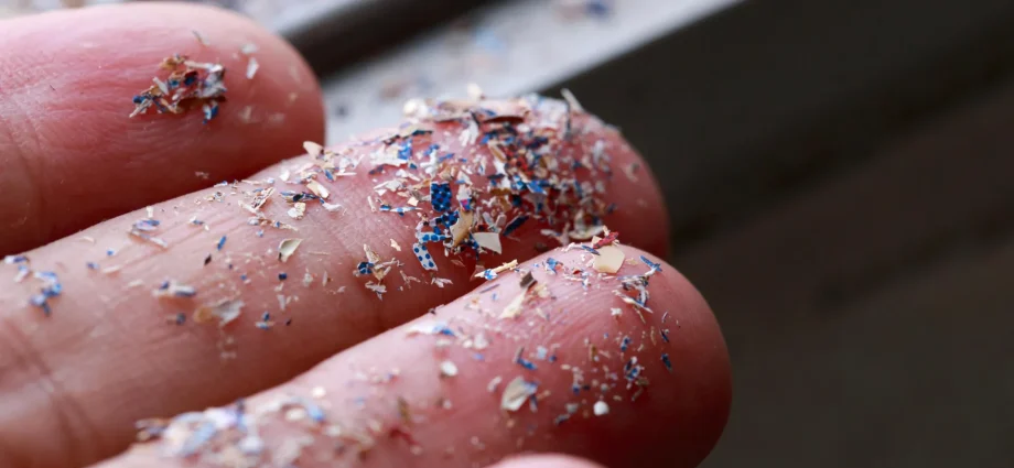 a-shocking-amount-of-plastic-is-floating-in-city-air