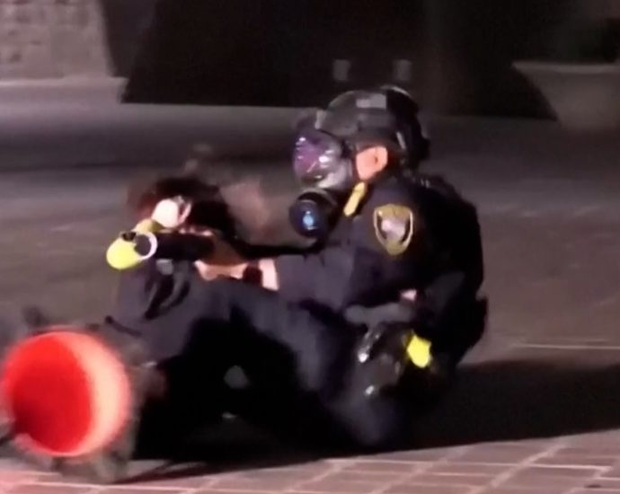 video-shows-moment-anti-ice-protester-is-shot-in-face-with-projectile