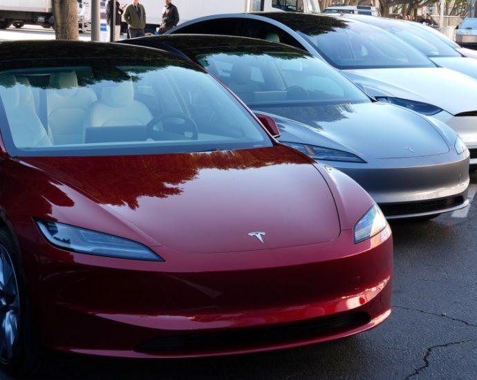 tesla’s-self-driving-feature-switching-to-subscription-only