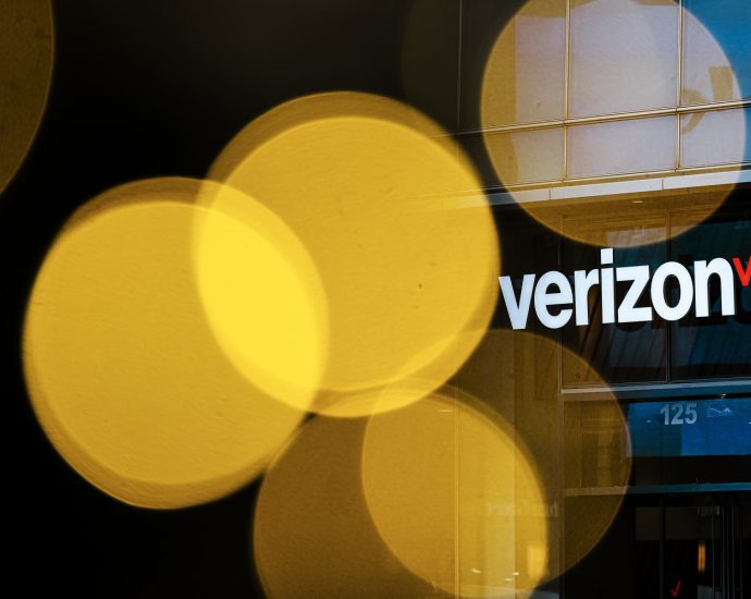 widespread-verizon-outage-prompts-emergency-alerts-in-washington-and-new-york-city