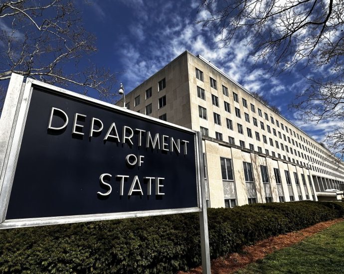 white-house-suspends-visa-processing-for-75-countries