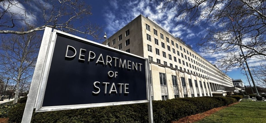 white-house-suspends-visa-processing-for-75-countries