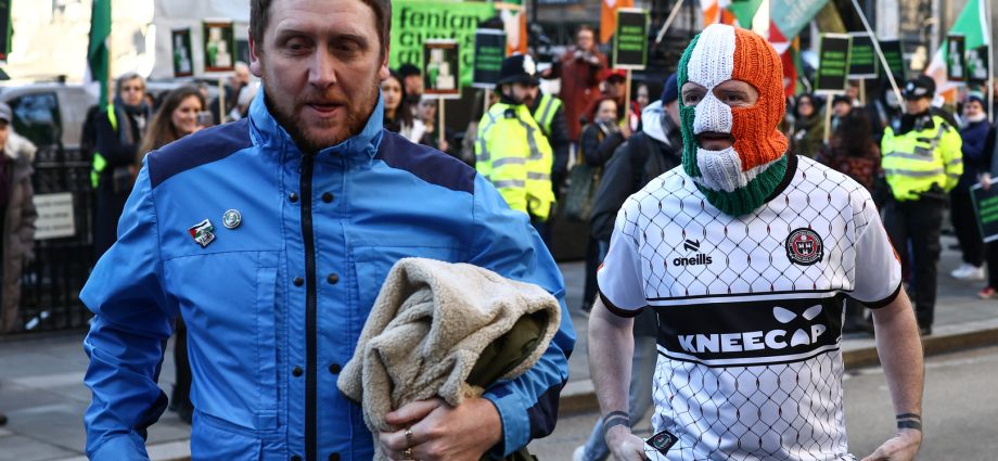 kneecap’s-pro-palestine-supporters-protest-court-appeal