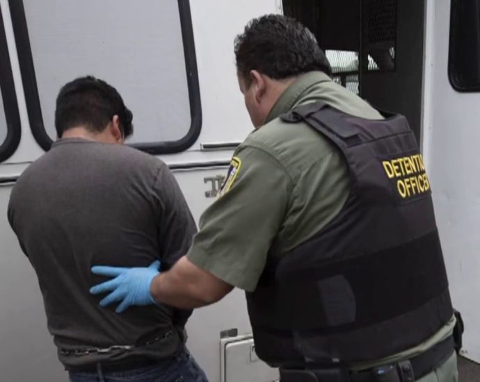 ice-recruitment-error-meant-some-officers-were-sent-out-into-field-without-proper-training,-sources-say