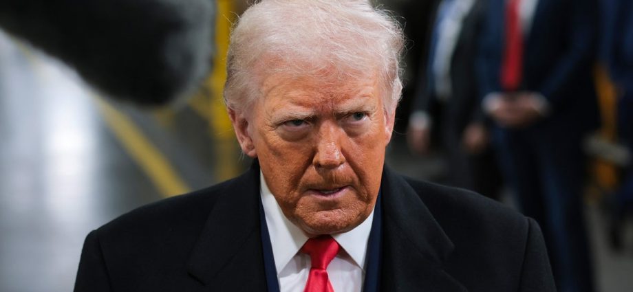 ‘truth-hurts’:-autoworker-praised-for-heckling-the-traitor-into-flipping-the-bird,-dropping-f-bomb