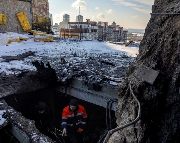 russian-attacks-cause-energy-emergency-in-freezing-ukraine,-says-zelenskyy