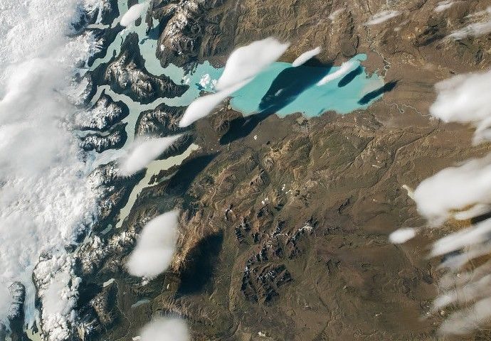 clouds-swimming-over-lago-argentino