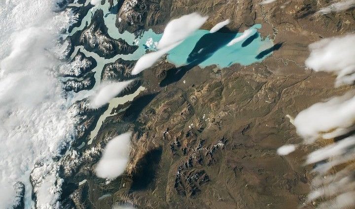 clouds-swimming-over-lago-argentino
