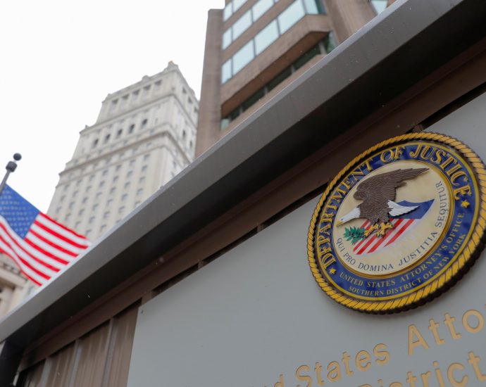 five-us-lawmakers-investigated-over-warning-troops-about-illegal-orders