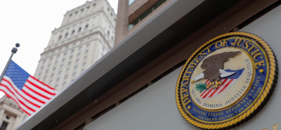 five-us-lawmakers-investigated-over-warning-troops-about-illegal-orders