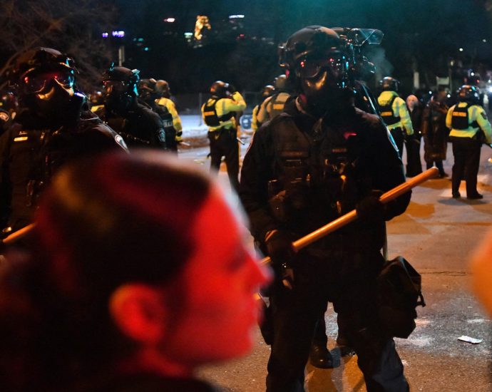 protests-after-man-shot-during-us-federal-raid-in-minneapolis