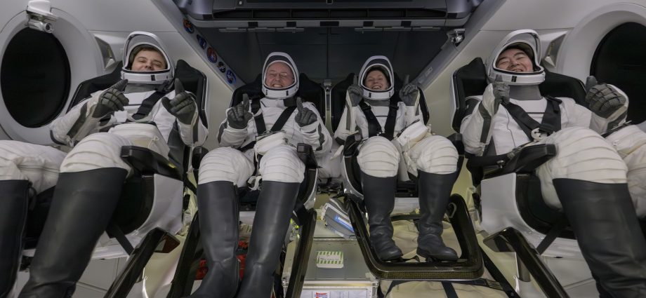 nasa’s-spacex-crew-11-mission-returns,-splashes-down-off-california